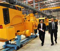 柳工印度工廠投產(chǎn)與設(shè)備行業(yè)新機(jī)遇，G8開幕與醫(yī)改舉措引領(lǐng)全球合作